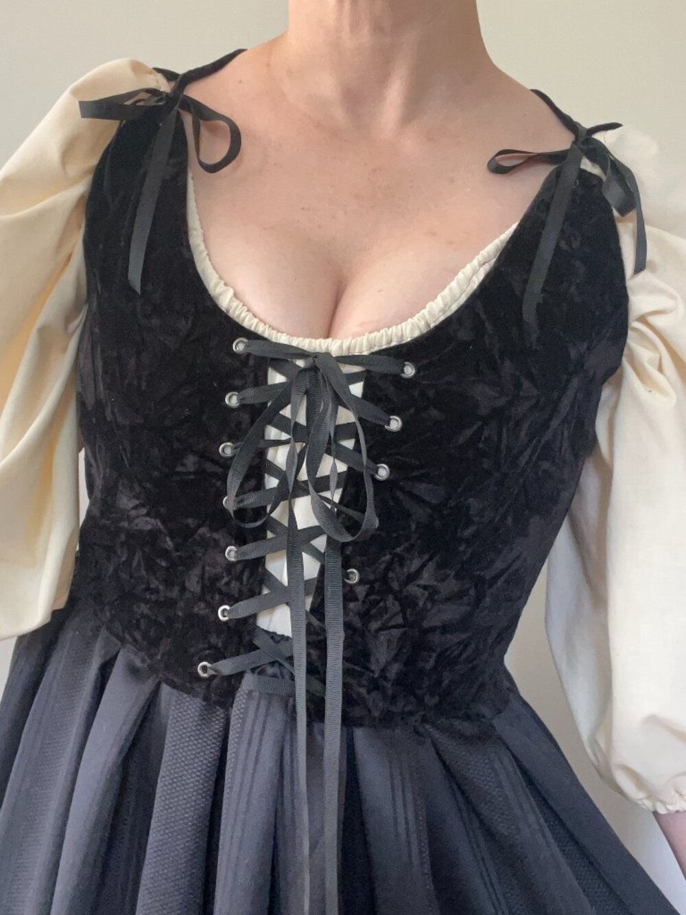 Size Large / XL Bodice: Renaissance Faire Costume Corset - Black Velvet Hallowee